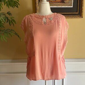 Cato Size Small Pale Peach/Pink Women's Top Round Neckline Keyhole Back Closure